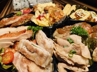 さて日曜営業も昼も夜もよろしくどうぞ〜。明日は月曜定休日です。