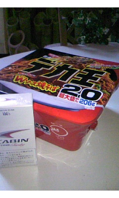 デカ王 Wソース焼そばVol.1(日清食品(株))