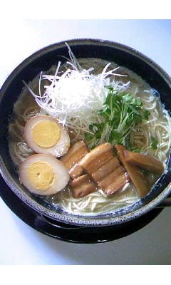 煮干豚骨ラーメン(ベース 中華卓菜 白楽天)