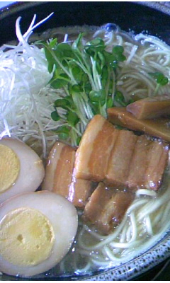煮干豚骨ラーメン(ベース 中華卓菜 白楽天)