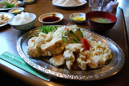 大分市坂ノ市 「歴史ある萬弘寺と喫茶 REVOIR」