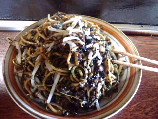 『かどや』の焼きそば(≧∨≦)男の黒い焼きそば!だ