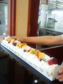 48cm＼(゜∇＼)ロールケーキ(／∇゜)／ひとりで喰いてぇ