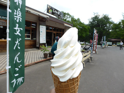 神楽女湖の菖蒲と志高