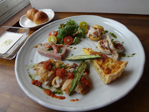 cafe La Cachetteさんで素敵なプレートランチ