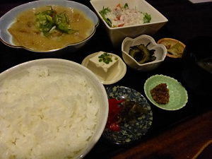 馬勝蔵☆お昼から贅沢に馬刺し