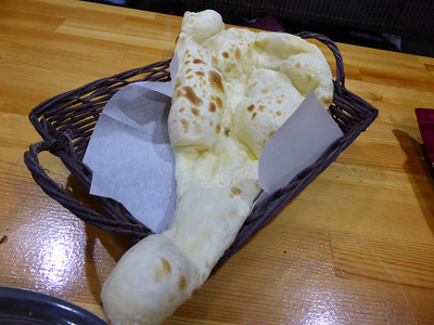 夢やさんの大きなナンを・・・