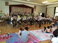 幼稚園での演奏会