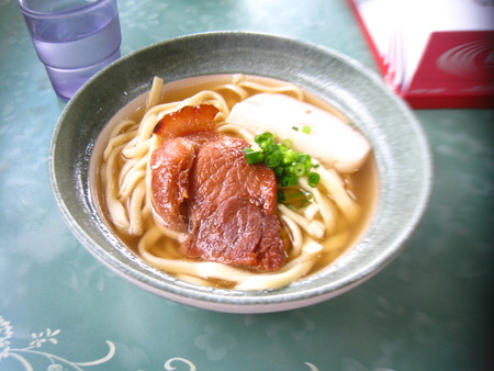 山原そばと瀬底ビーチ