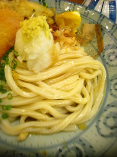 へんろみちで噂のうどんを。