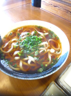 肉肉うどんでランチ
