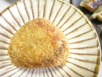 鶏めしコロッケとか、冷酒とか・・