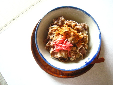朝ごはんは牛丼。