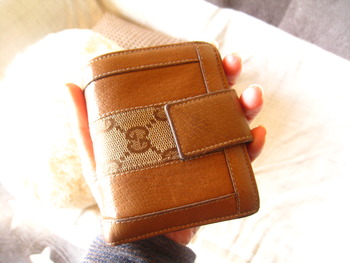春財布を買う。