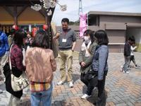 談笑する人々