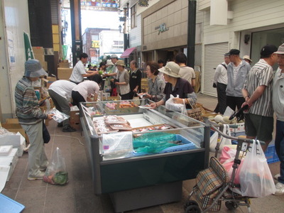 今日は、南部自由市場でした。