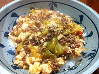 寒い日に麻婆キャベツ。