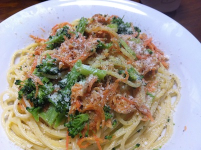 にんじんとブロッコリーのパスタ。