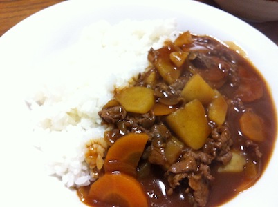 明日は遠足。