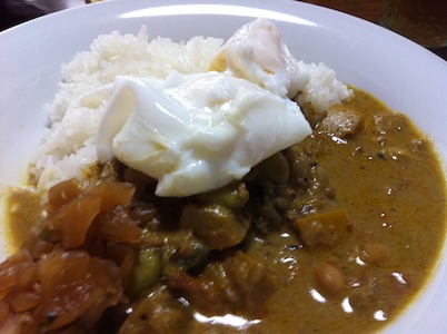 ズッキーニとなすのカレー。