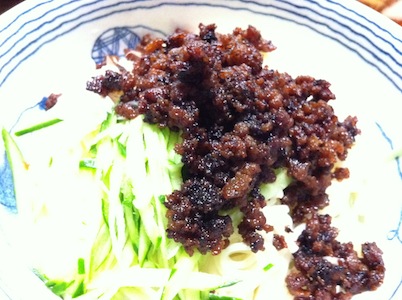 暑いときにはジャージャー麺