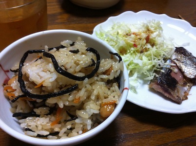 ひじきごはんとピーマン昆布。