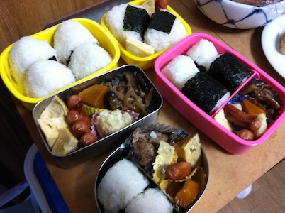 おべんとう四つ。