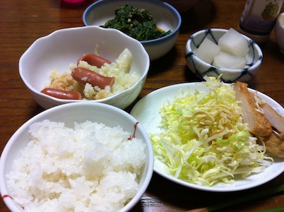 野菜の並んだ食卓。