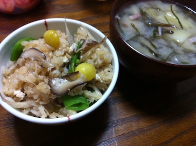 なば飯とクロメのみそ汁。