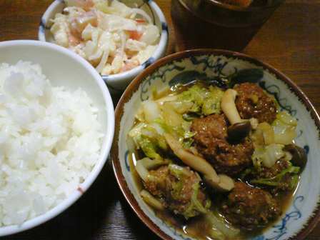 肉団子、白菜、きのこ。