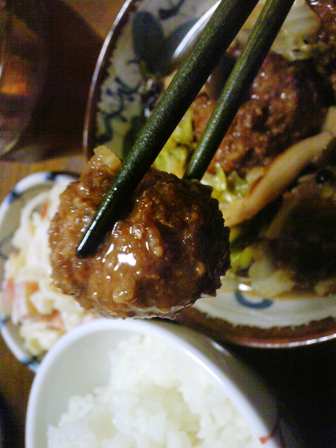 肉団子、白菜、きのこ。