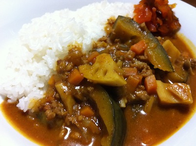 週末恒例のカレー、今回は野菜カレー。
