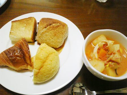 ホテルのパン、うちのパン