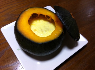 かぼちゃの中に何かを入れたグラタンみたいなもの。