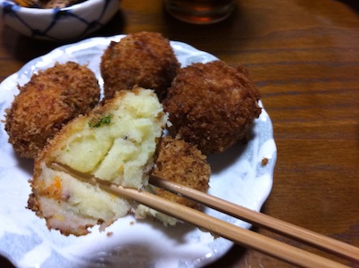 高級パンで生パン粉を作る。