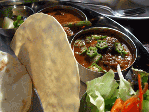 夫婦でカレーを食べに行きました。