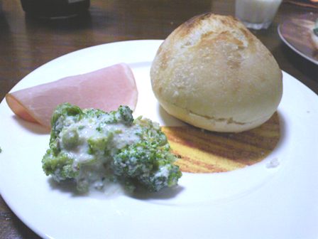 パンとブロッコリー。