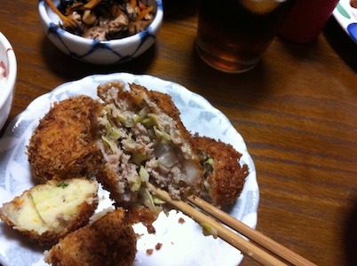 高級パンで生パン粉を作る。