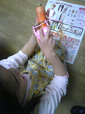 6歳になったらピーラー。コールラビのサラダ。
