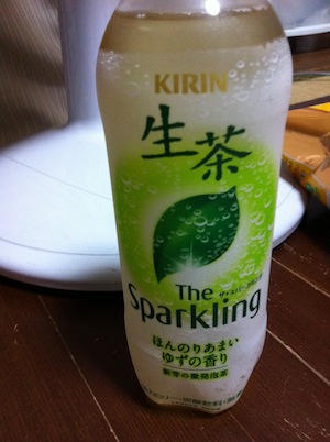 生茶スパークリング、冷やしうず巻き。