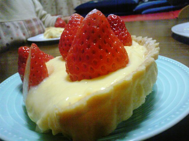 イチゴタルト、大盛りカスタード。