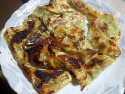 ミニ餃子のはずが…
