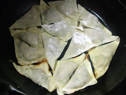 ミニ餃子のはずが…