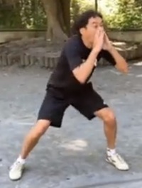 ワッキーのものまねのお返しに片野坂監督が爆笑「芝刈り機」のものまね(^^;)