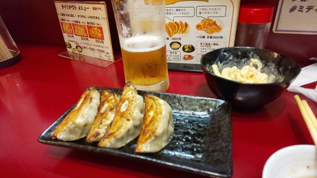 ビールもうまい！　餃子もうまい！