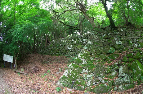 角牟礼城跡へ ④