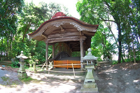薦神社
