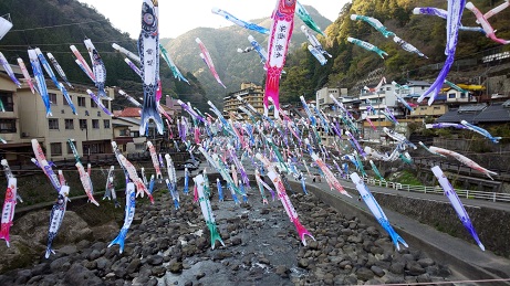 杖立温泉の鯉のぼり