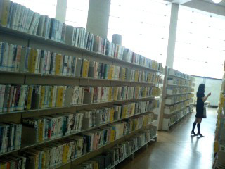 県立図書館♪
