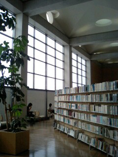 県立図書館♪
